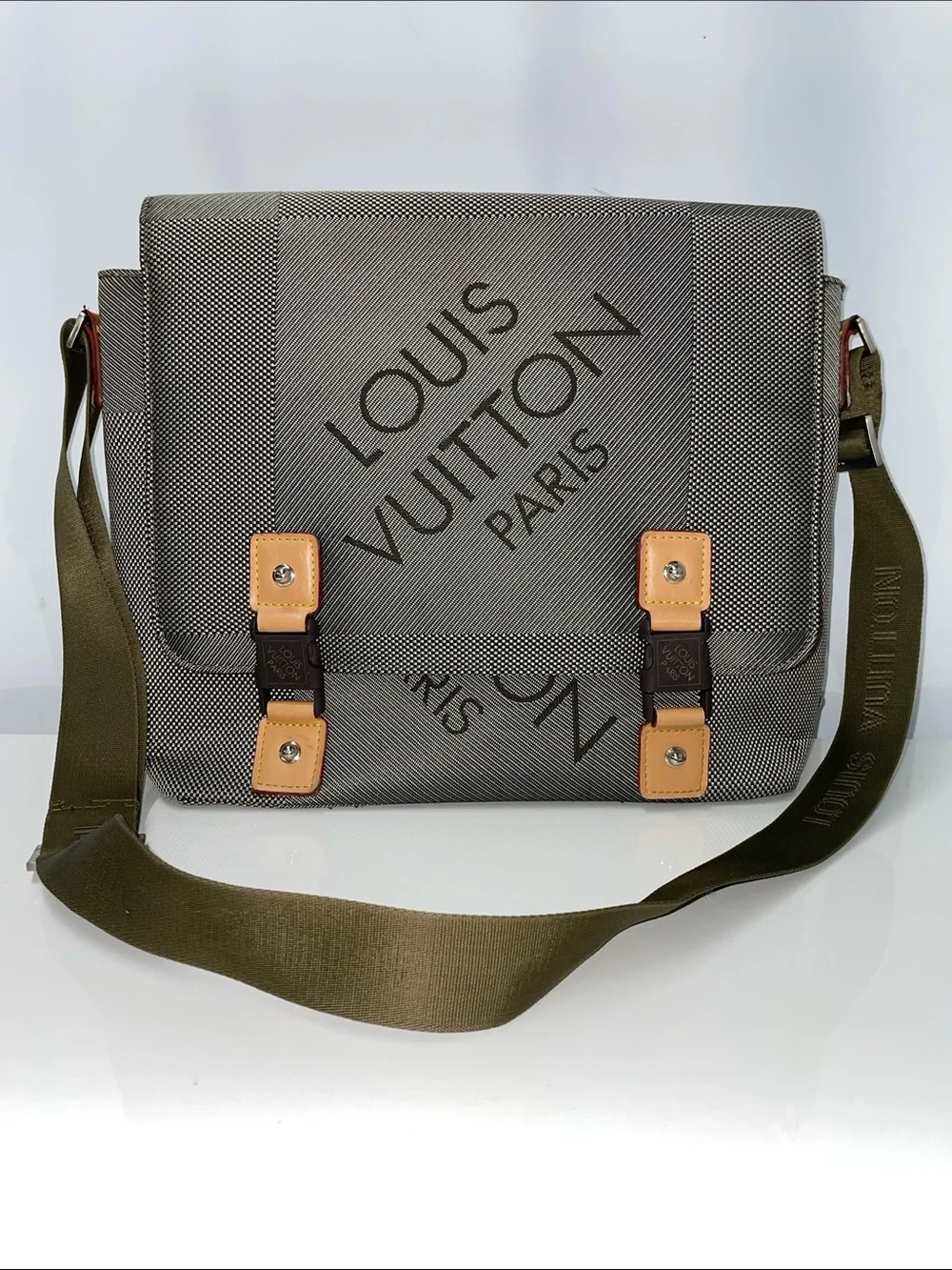 DESIGNER INSPIRED MESSENGER BAG FTL-08-189